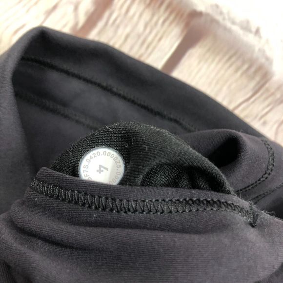 Lululemon Wunder Under Crop High Rise Tight Yoga Leggings Size 4 Black B202 -1 - Picture 9 of 15